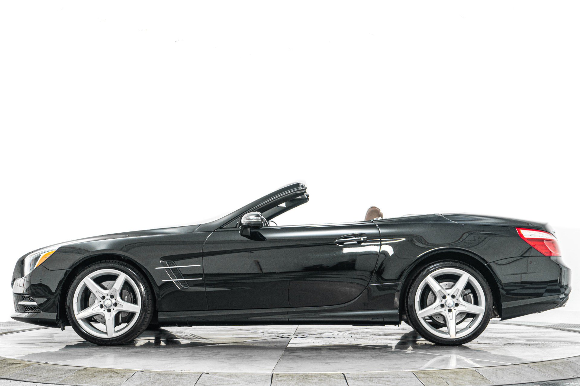 Used 2016 Mercedes-Benz SL 550 image 6