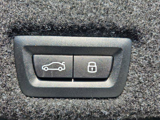 Used 2024 BMW 540i xDrive w/ Premium Package image 13