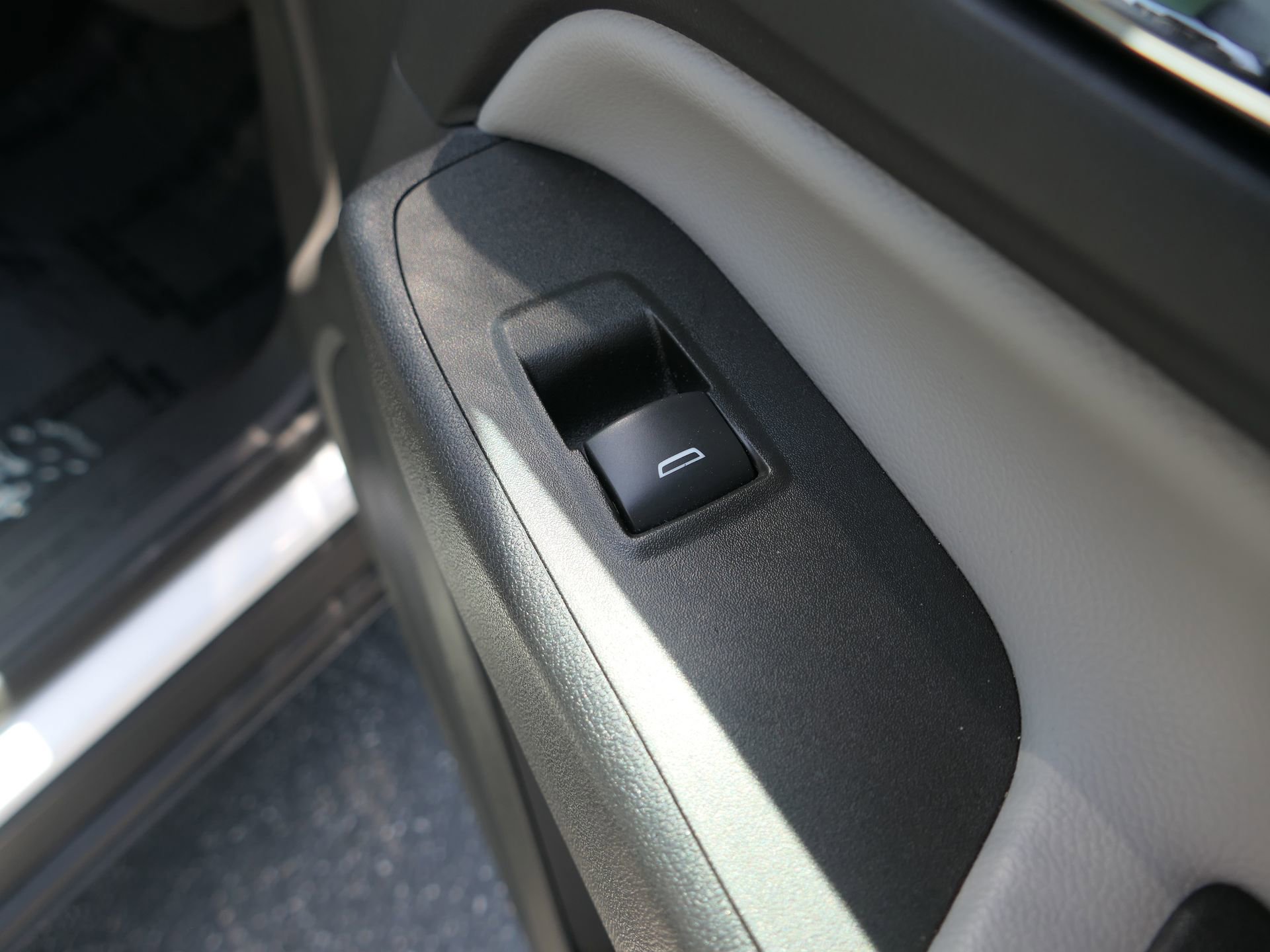 Used 2023 Chevrolet Equinox LS FWD image 26