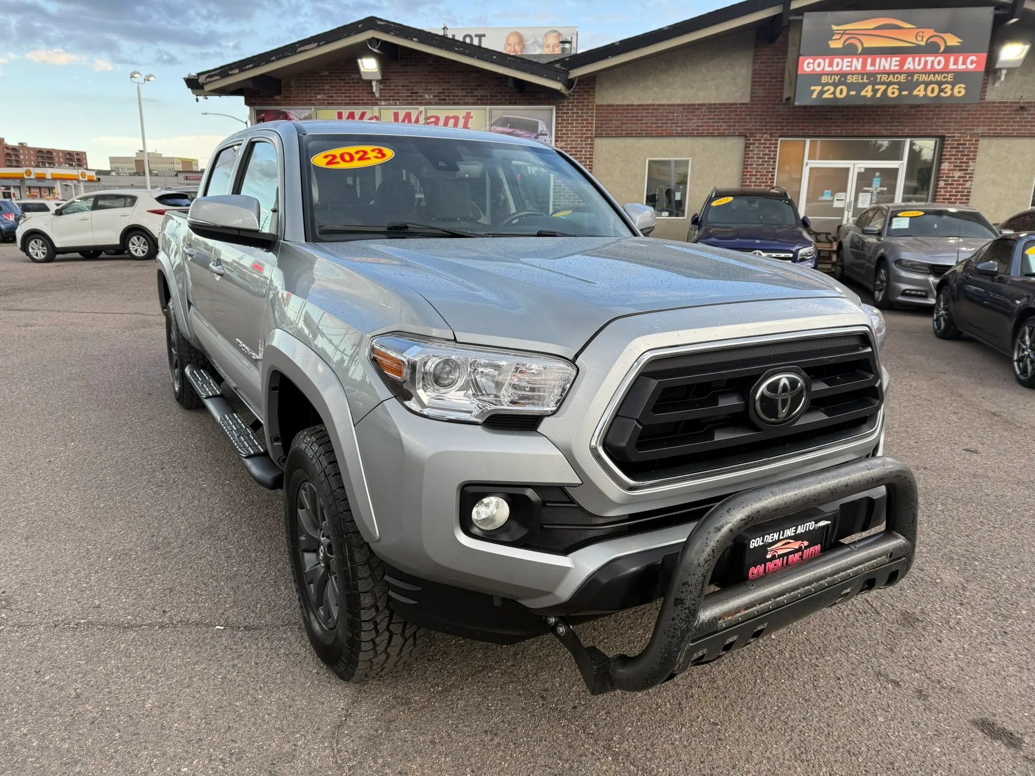 Used 2023 Toyota Tacoma SR5 w/ Technology Package AWD/4WD image 2