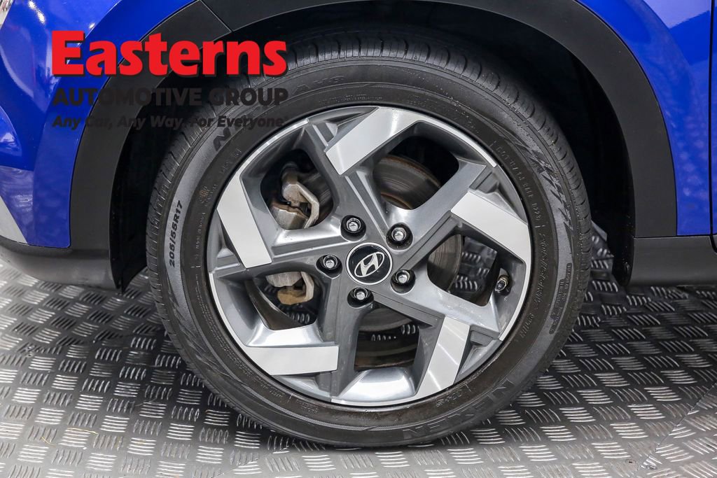 Used 2023 Hyundai Venue SEL image 28