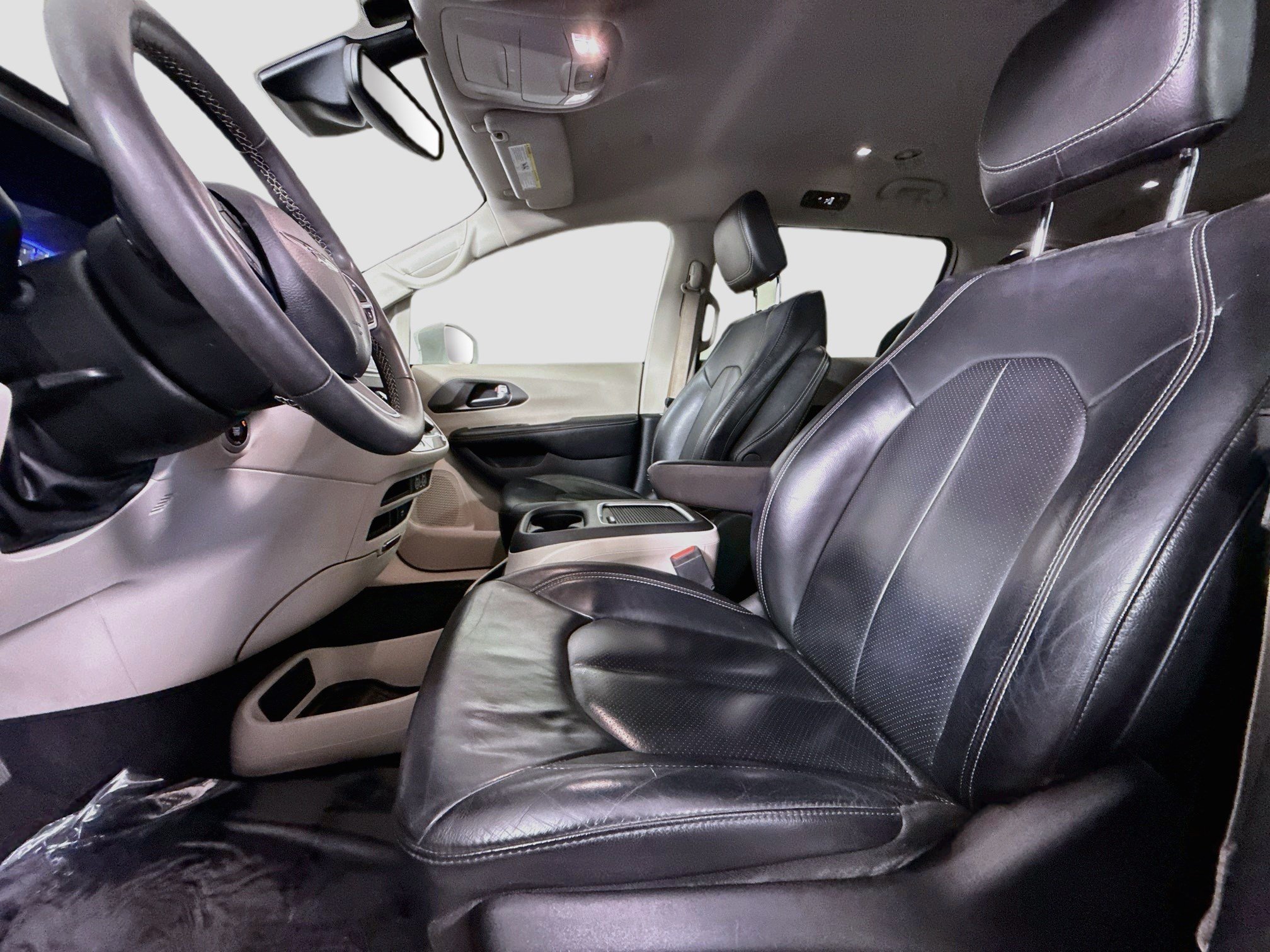 Used 2022 Chrysler Pacifica Touring-L FWD image 22