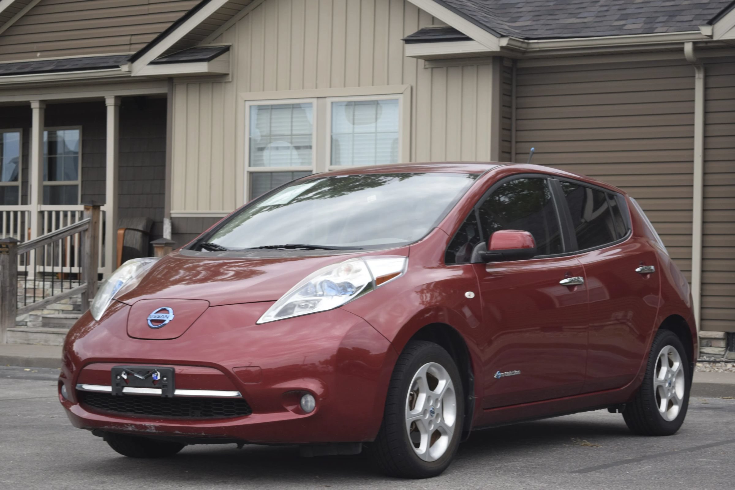 Used 2012 Nissan Leaf SL FWD image 2