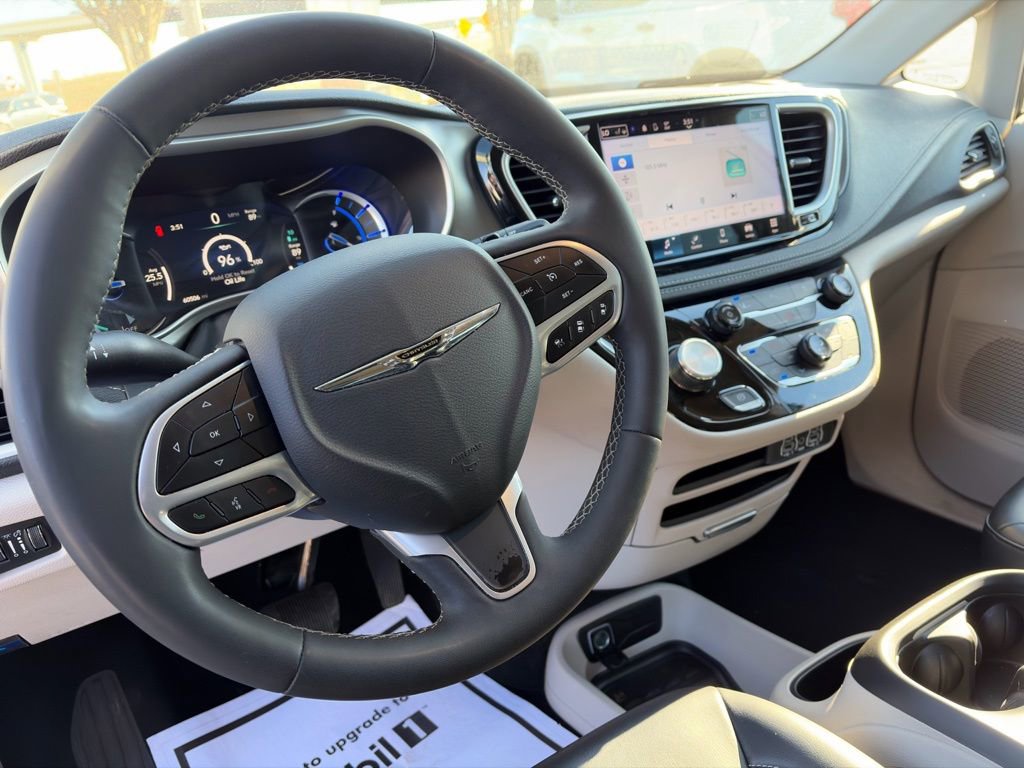Used 2023 Chrysler Pacifica Touring-L image 19