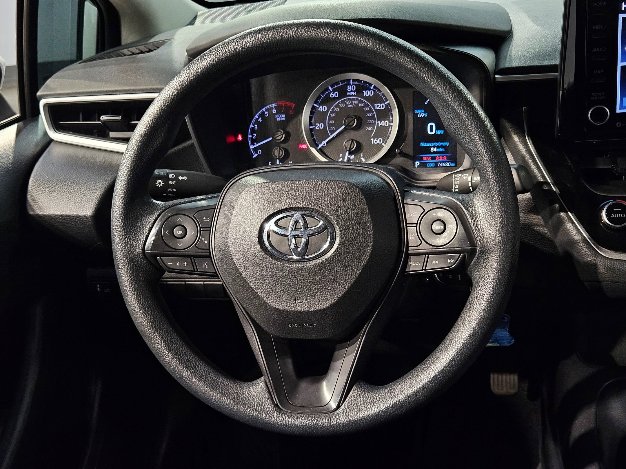 Used 2022 Toyota Corolla LE image 25