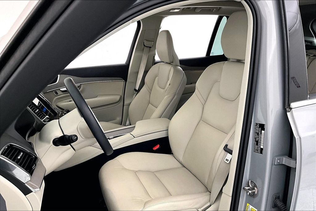 Certified 2025 Volvo XC90 B5 Plus w/ Protection Package Premier AWD/4WD image 35