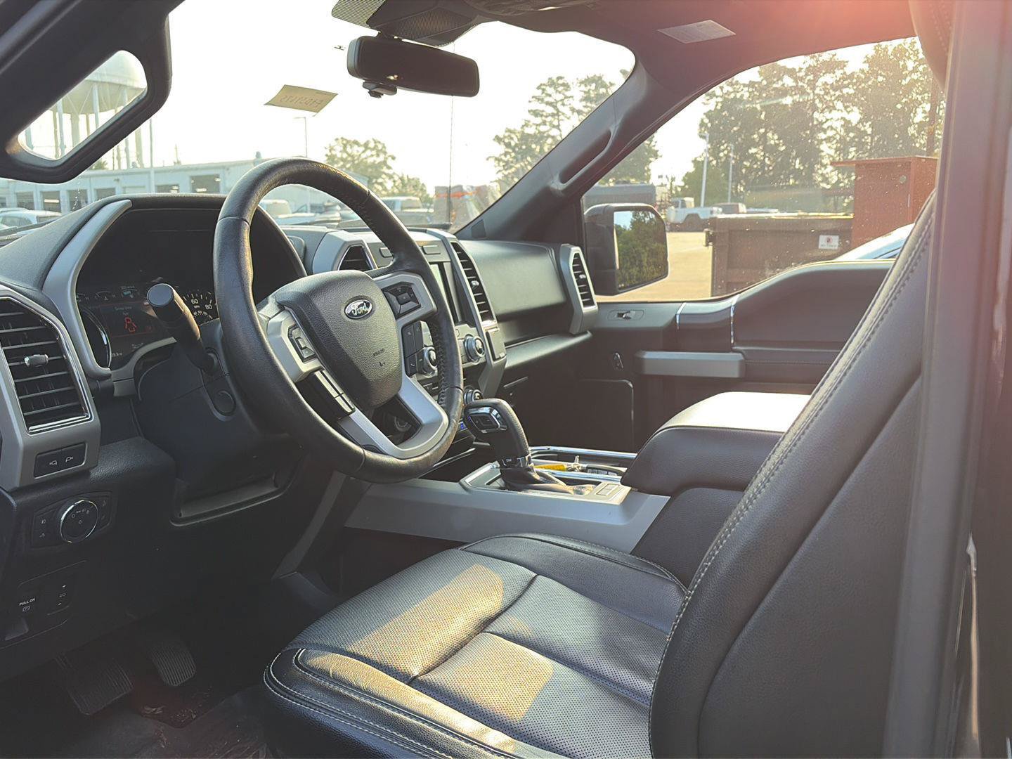 Used 2018 Ford F150 Lariat w/ Equipment Group 502A Luxury AWD/4WD image 4