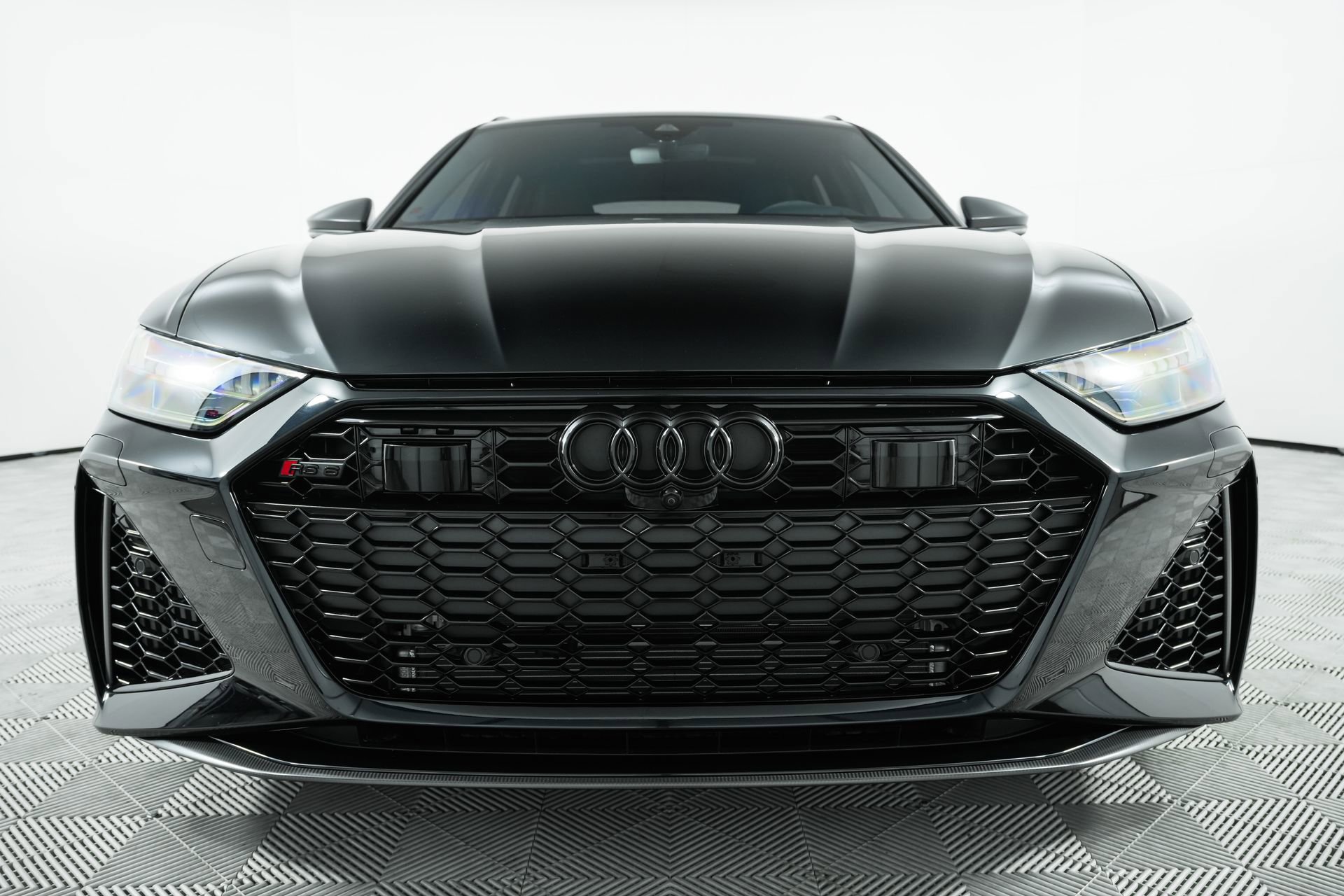 Used 2024 Audi RS 6 performance w/ Matte Carbon Package image 2