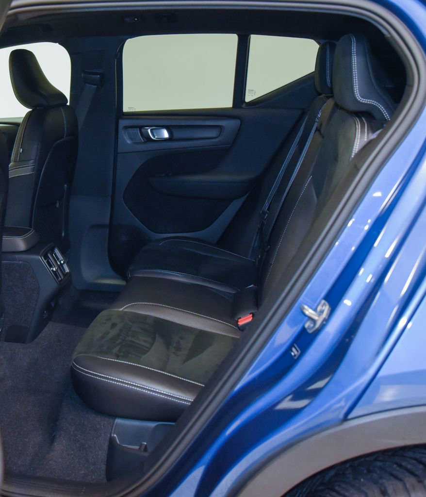 Used 2020 Volvo XC40 T5 R-Design w/ Protection Package Premier image 4