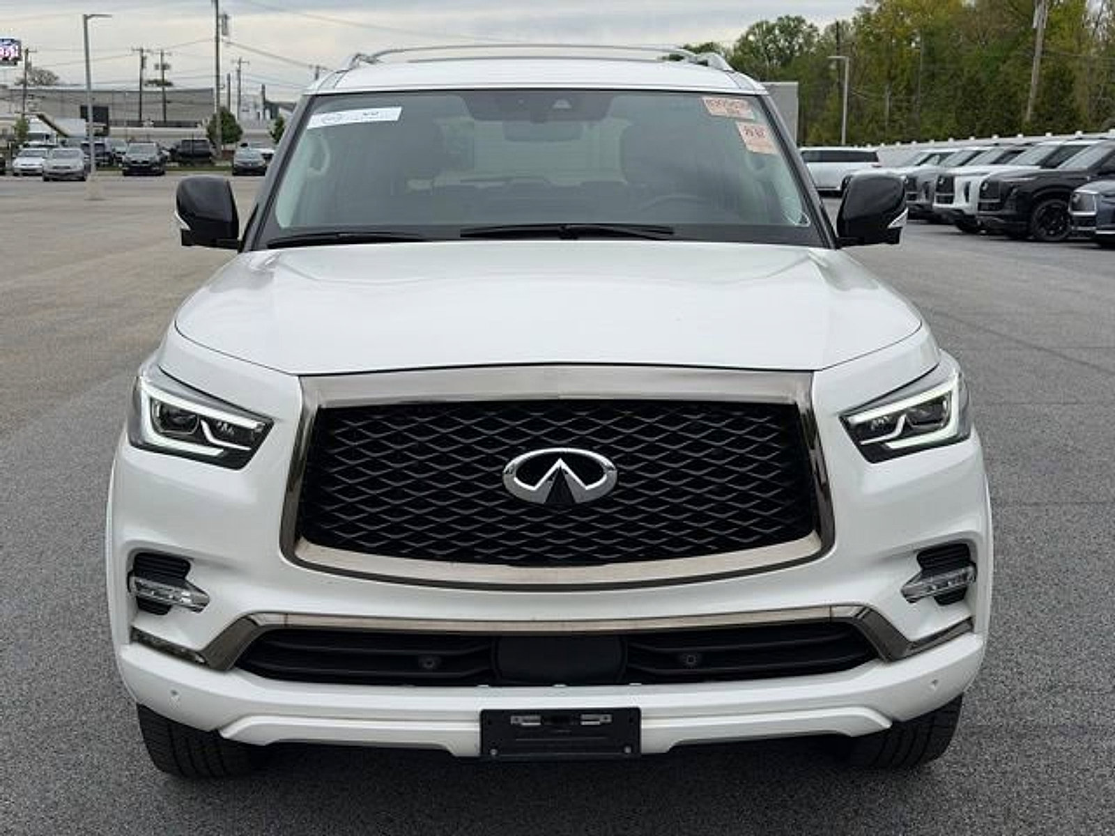 Used 2024 INFINITI QX80 Premium Select w/ Cargo Package AWD/4WD image 2