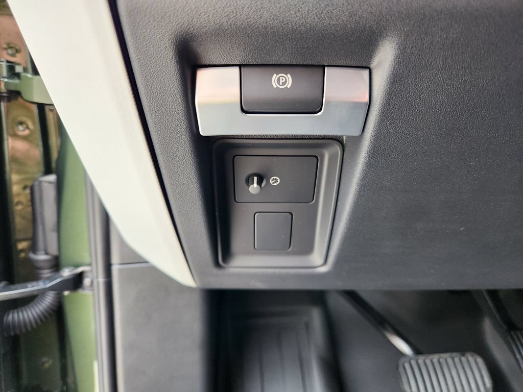 New 2026 Land Rover Defender 110 X-Dynamic SE AWD/4WD image 19