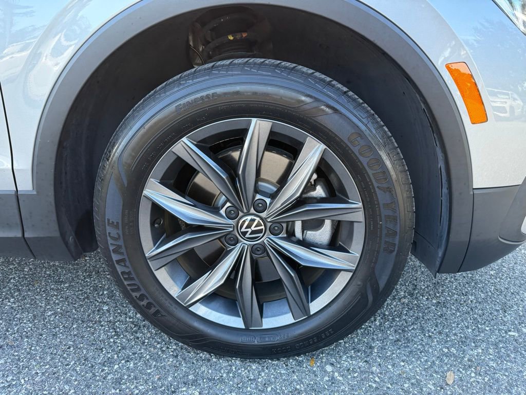 Used 2023 Volkswagen Tiguan SE image 6