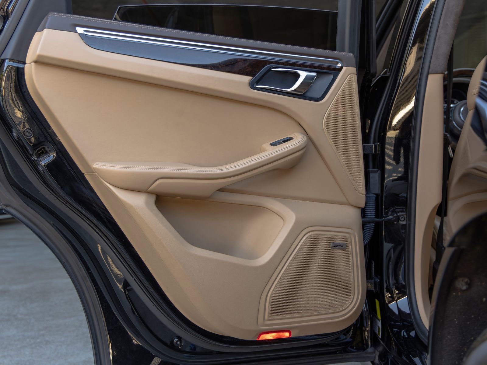 Used 2016 Porsche Macan Turbo image 43