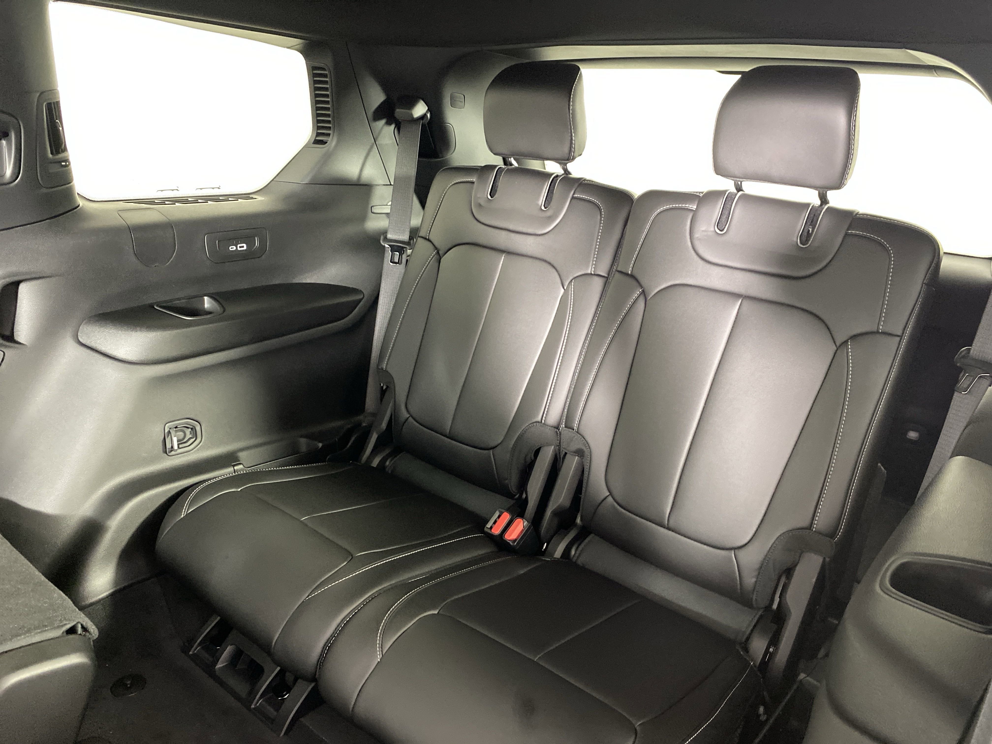 New 2025 Jeep Grand Cherokee L Limited w/ Black Appearance Package image 33