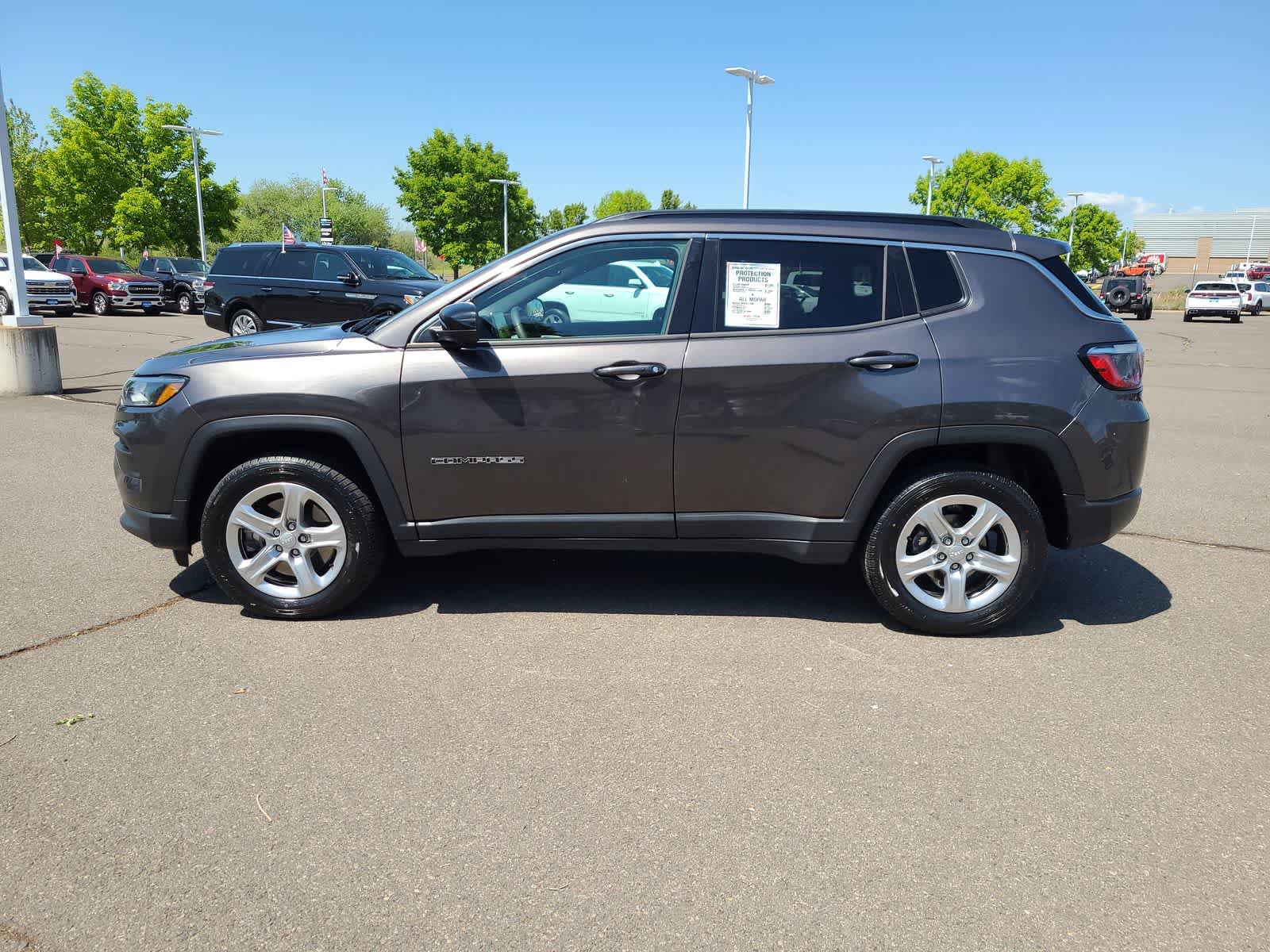 Used 2023 Jeep Compass Latitude w/ Sun and Sound Group AWD/4WD image 11