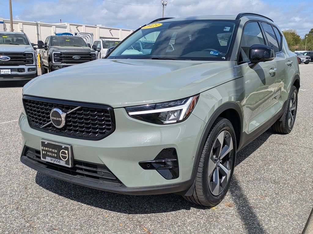 Certified 2023 Volvo XC40 B5 Plus w/ Driver Assist Package image 7