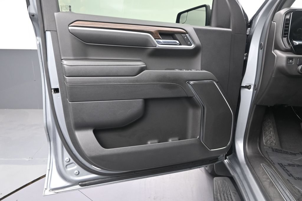 Used 2024 Chevrolet Silverado 1500 LT RWD image 11