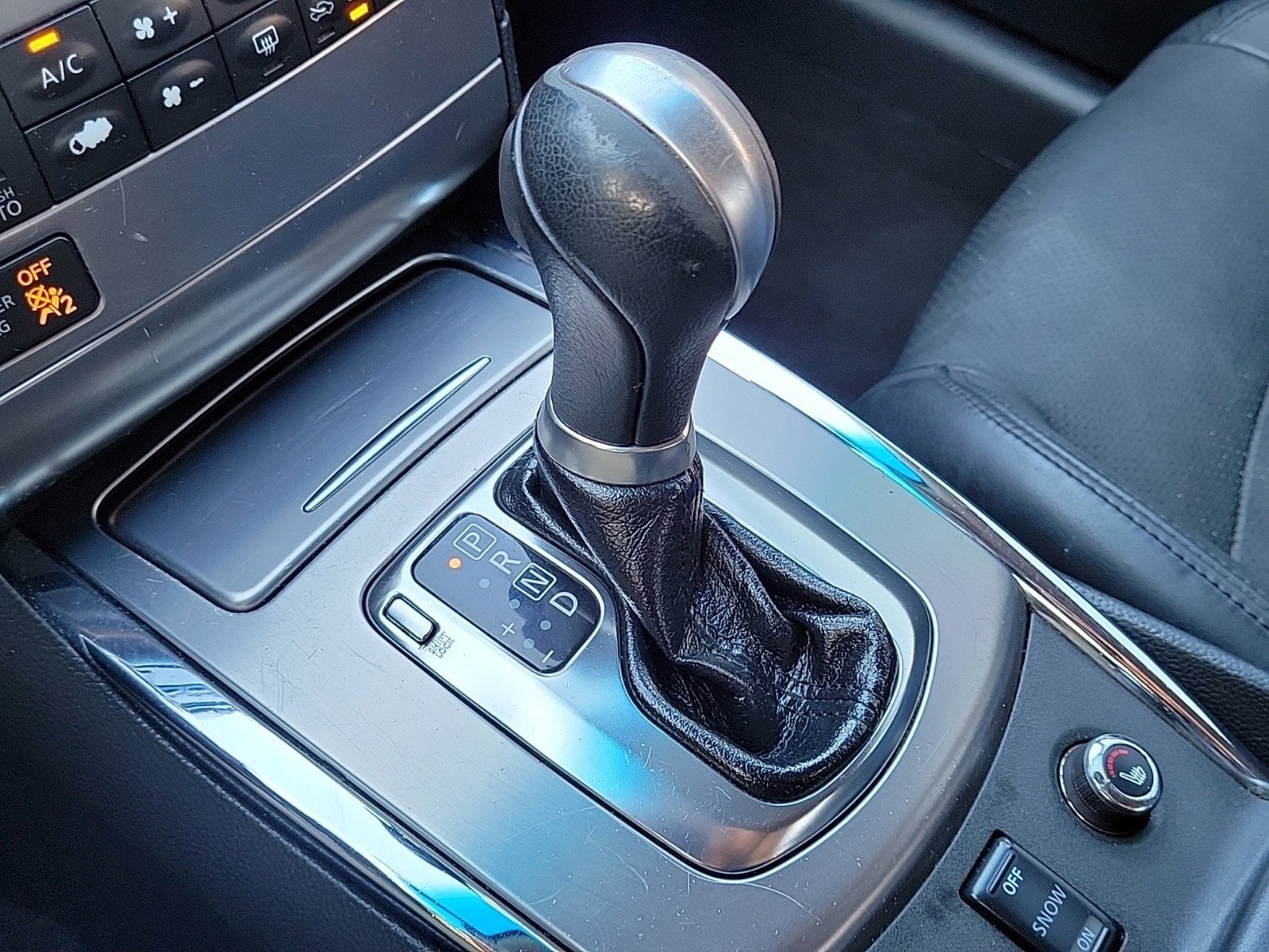 Used 2015 INFINITI Q40 AWD image 24