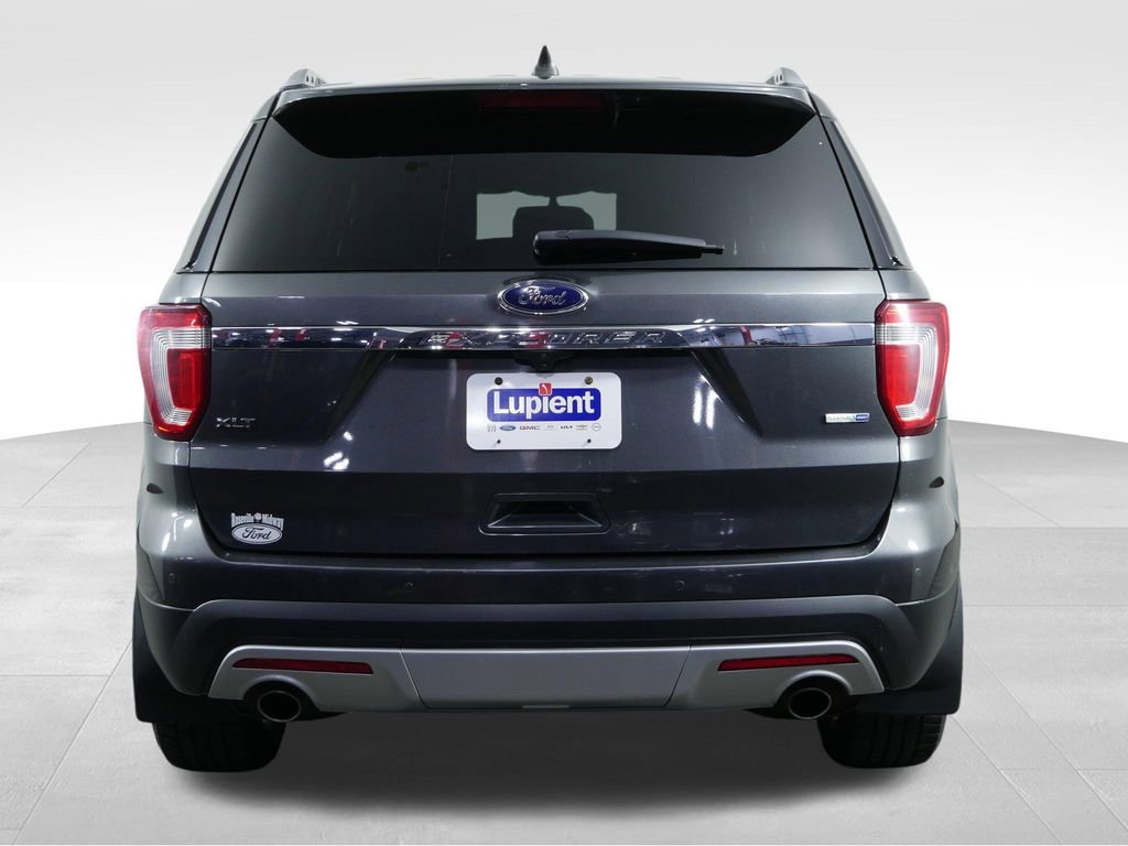 Used 2016 Ford Explorer XLT w/ Equipment Group 202A AWD/4WD image 9