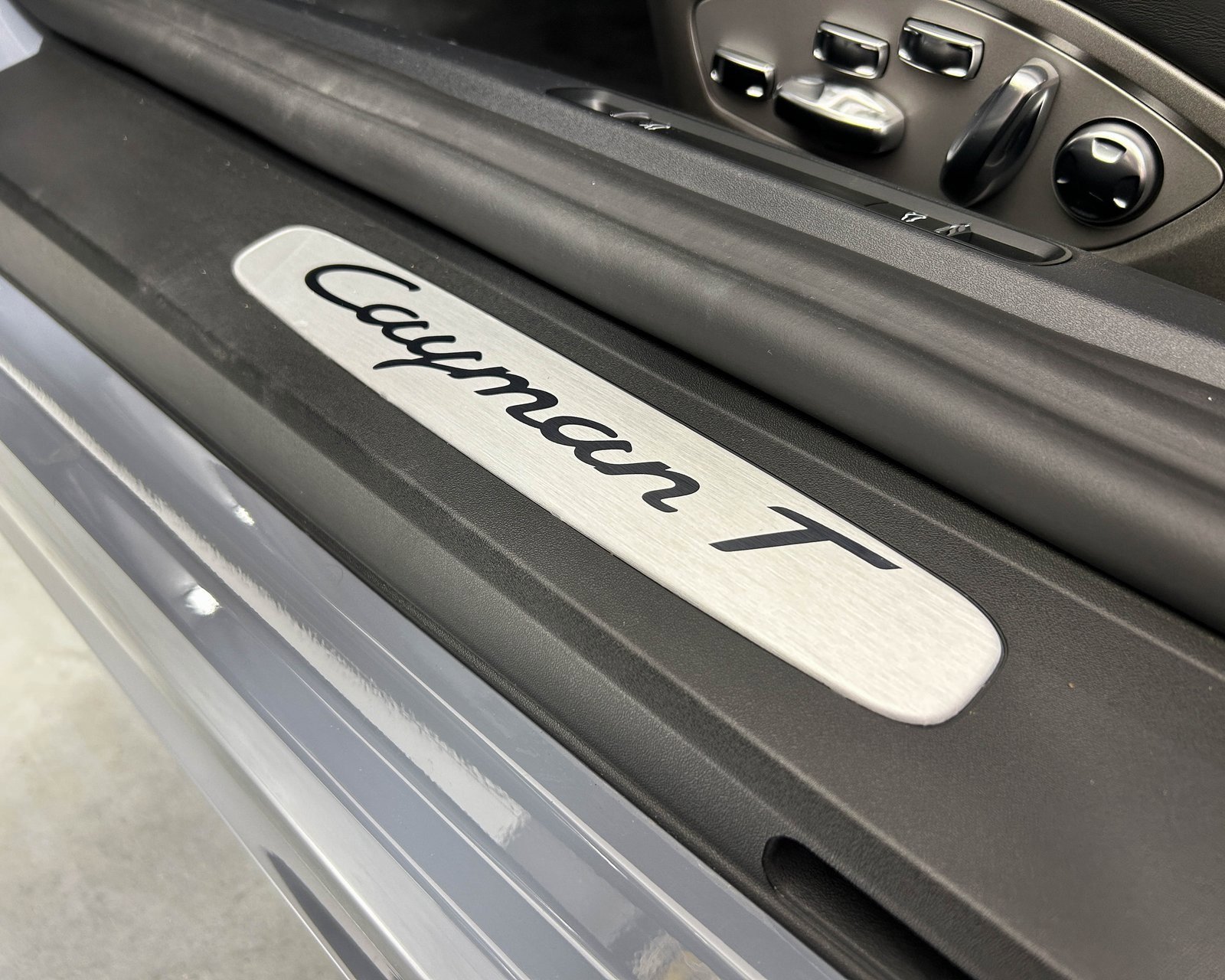 Used 2023 Porsche 718 Cayman image 15