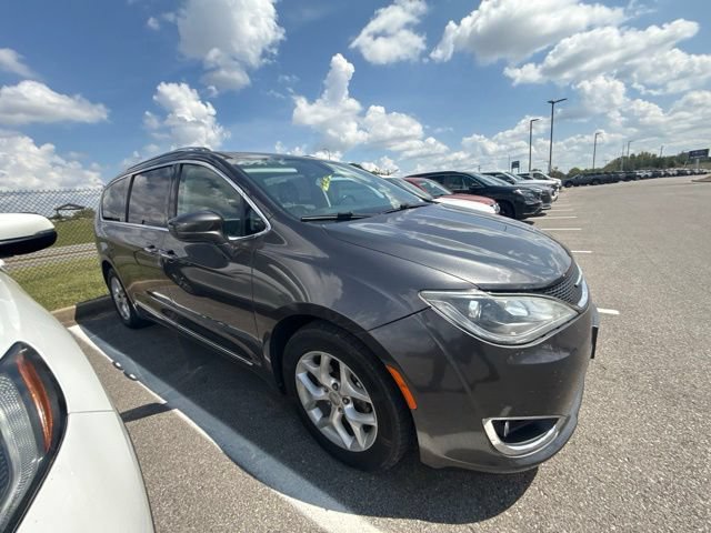 Used 2018 Chrysler Pacifica Touring-L Plus w/ Tire & Wheel Group FWD image 7