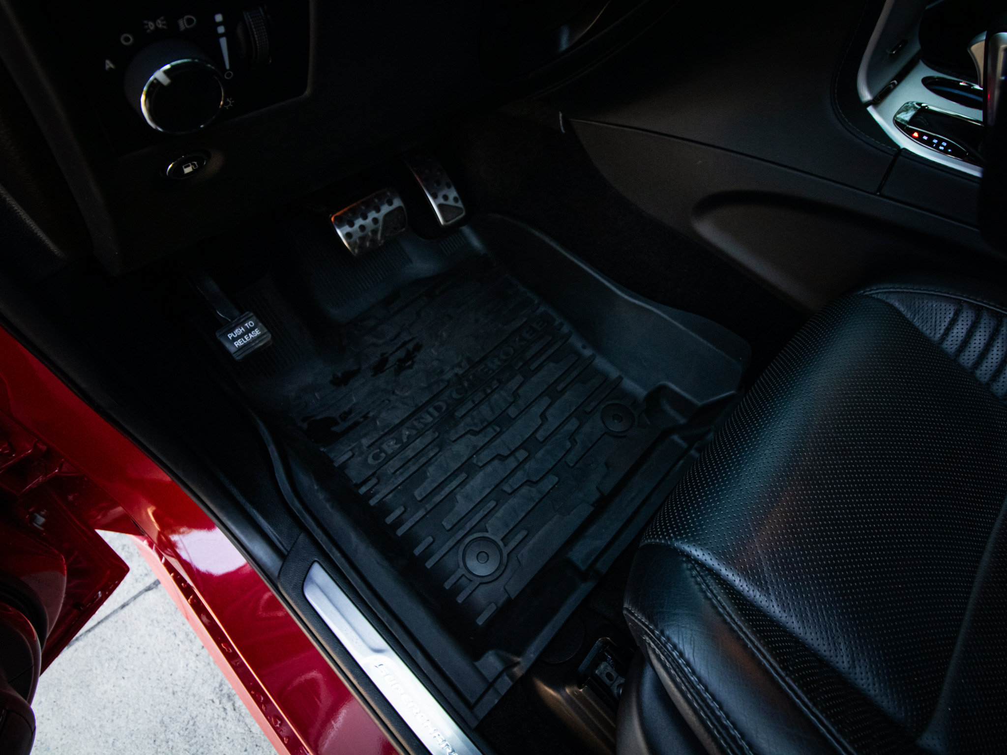 Used 2018 Jeep Grand Cherokee Trackhawk AWD/4WD image 17