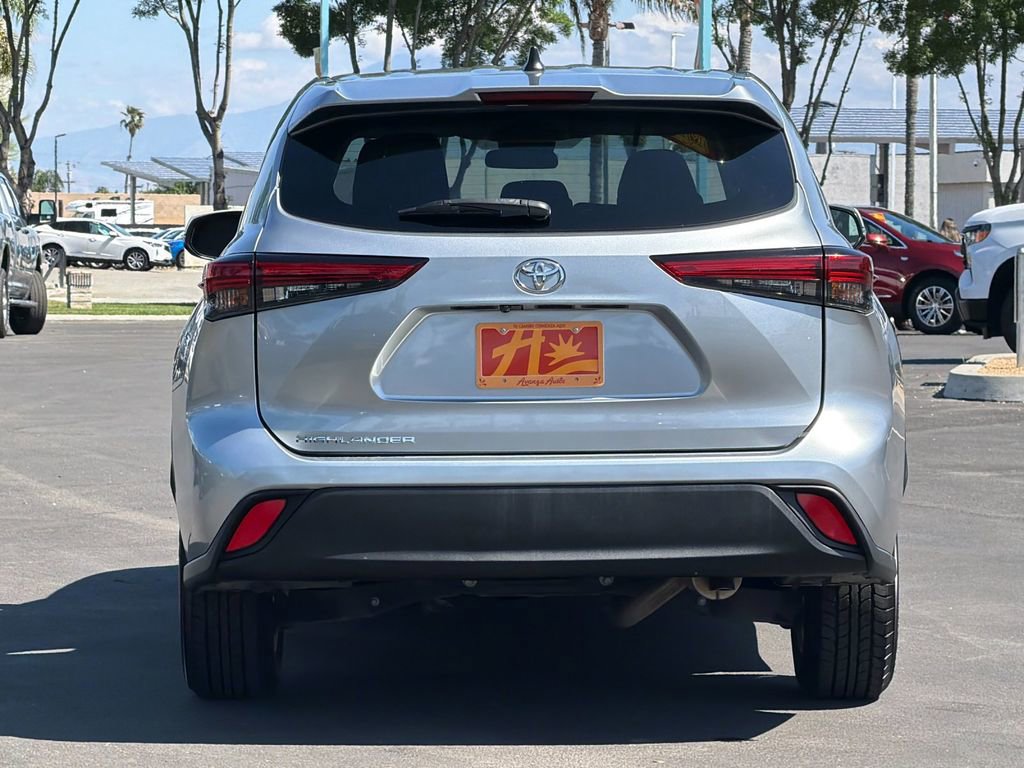 Used 2022 Toyota Highlander L FWD image 4