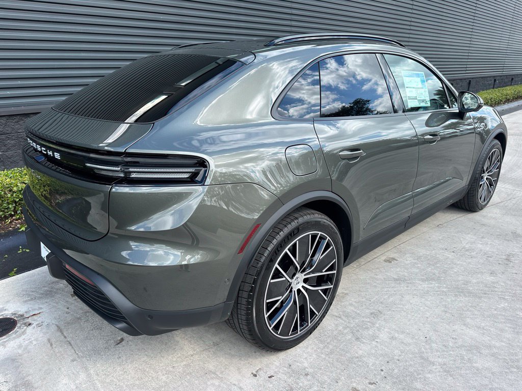 Used 2026 Porsche Macan Electric RWD image 9