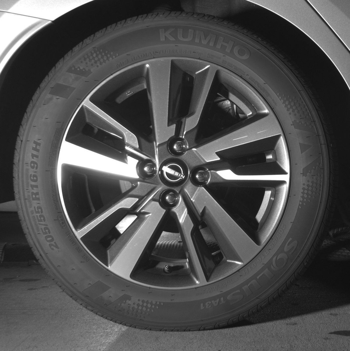 Used 2025 Nissan Versa SV image 15