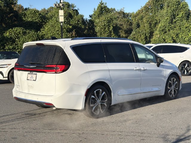 Used 2026 Chrysler Pacifica Pinnacle FWD image 8
