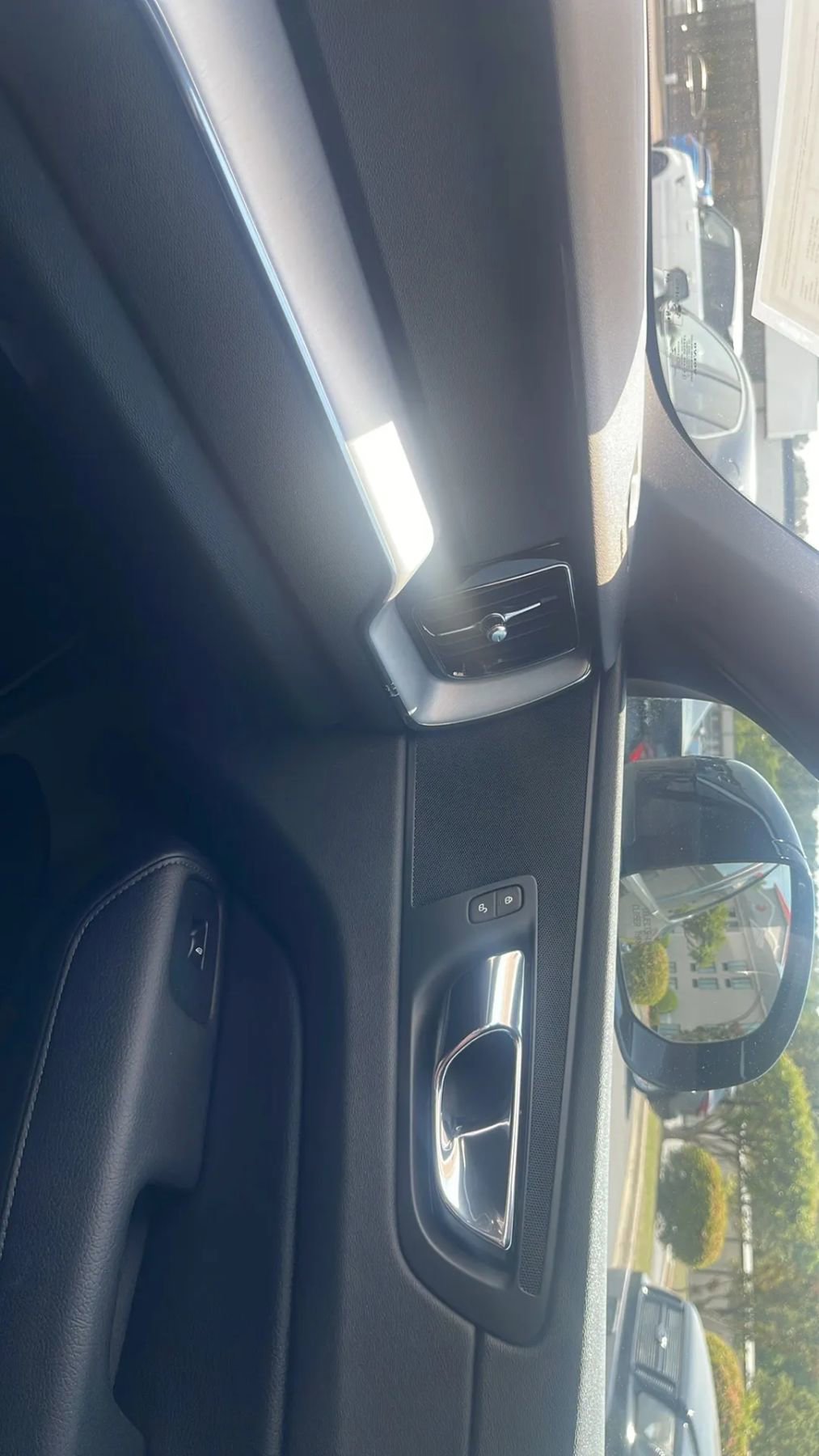 Used 2020 Volvo XC60 T5 Momentum FWD image 16
