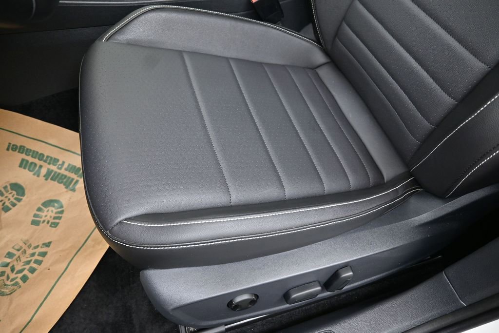 Used 2023 Volkswagen Jetta SE w/ Panoramic Sunroof Package FWD image 22