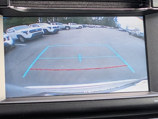 Used 2018 Toyota RAV4 LE FWD image 25