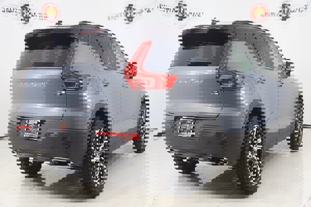 Used 2020 Volvo XC40 T5 R-Design image 3