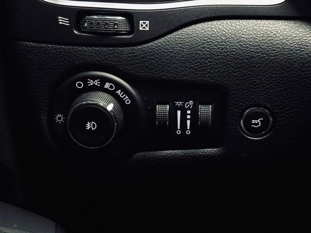 Certified 2022 Jeep Cherokee Trailhawk w/ Comfort/Convenience Group image 30