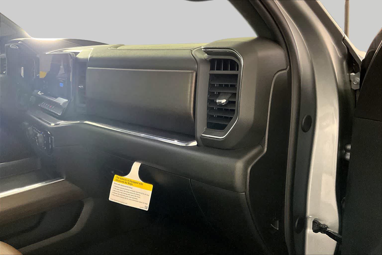 Used 2024 Chevrolet Silverado 2500 High Country w/ Technology Package AWD/4WD image 18