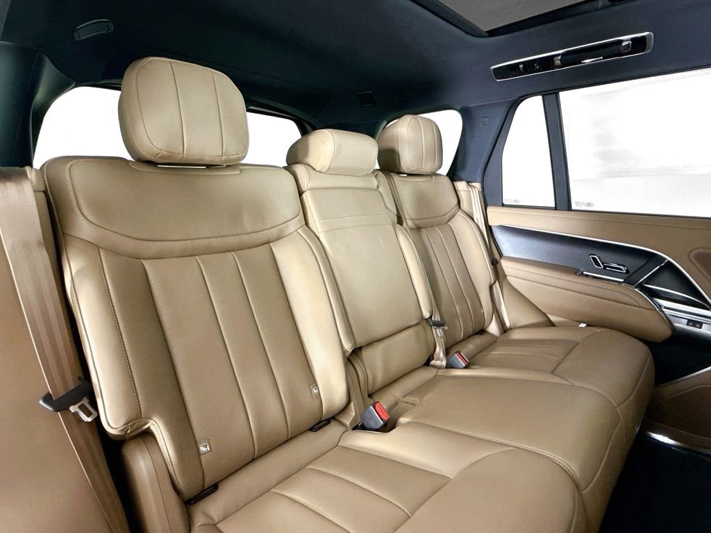 Used 2025 Land Rover Range Rover SE AWD/4WD image 14