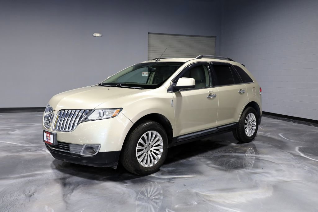Used 2011 Lincoln MKX 2WD w/ Wood Pkg image 3