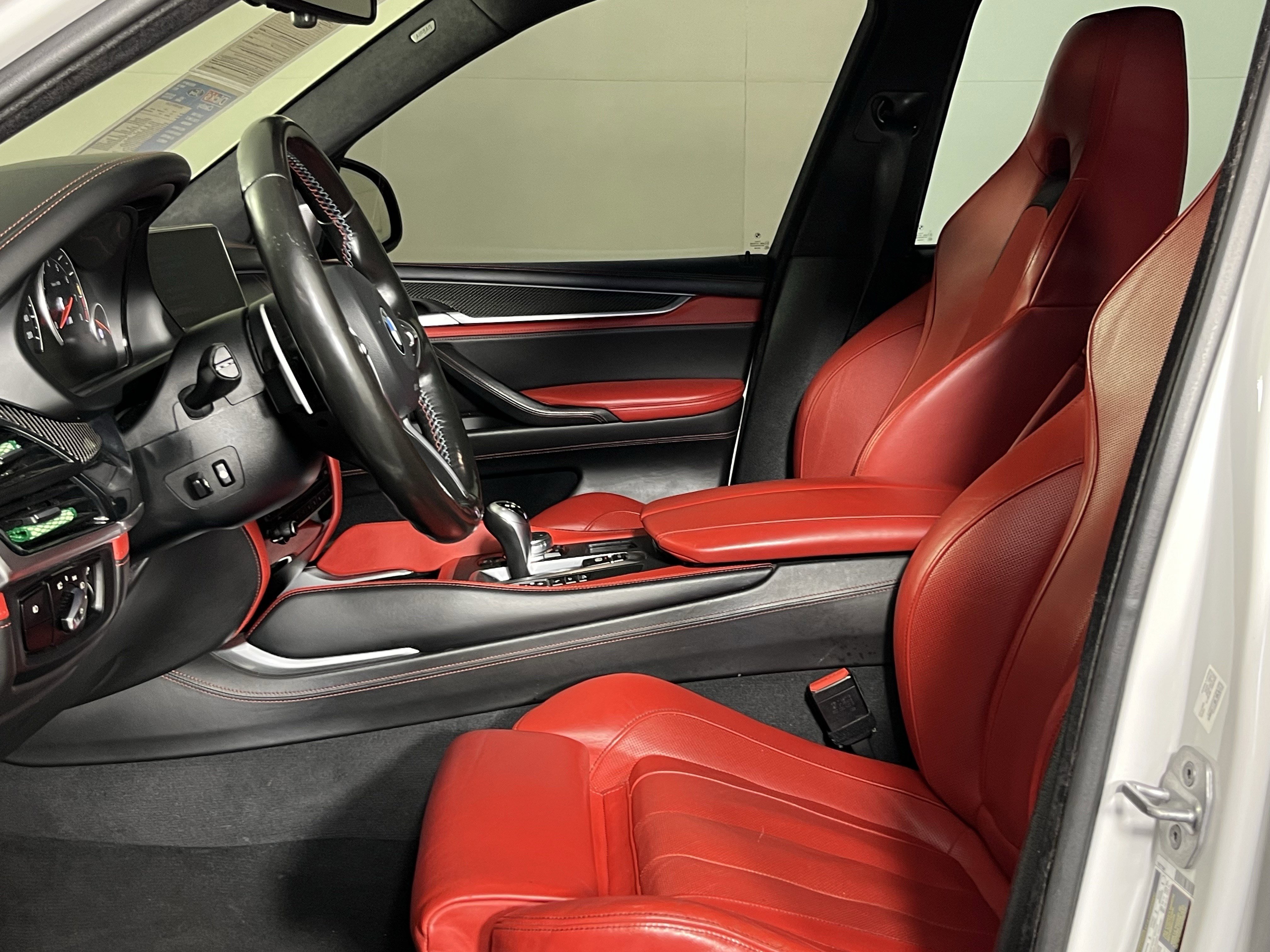 Used 2016 BMW X5 M image 10