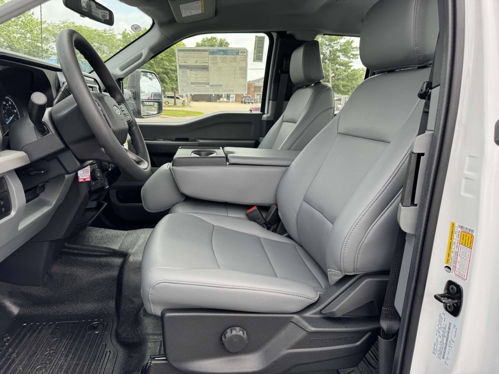 New 2025 Ford F250 XLT w/ FX4 Off-Road Package image 9