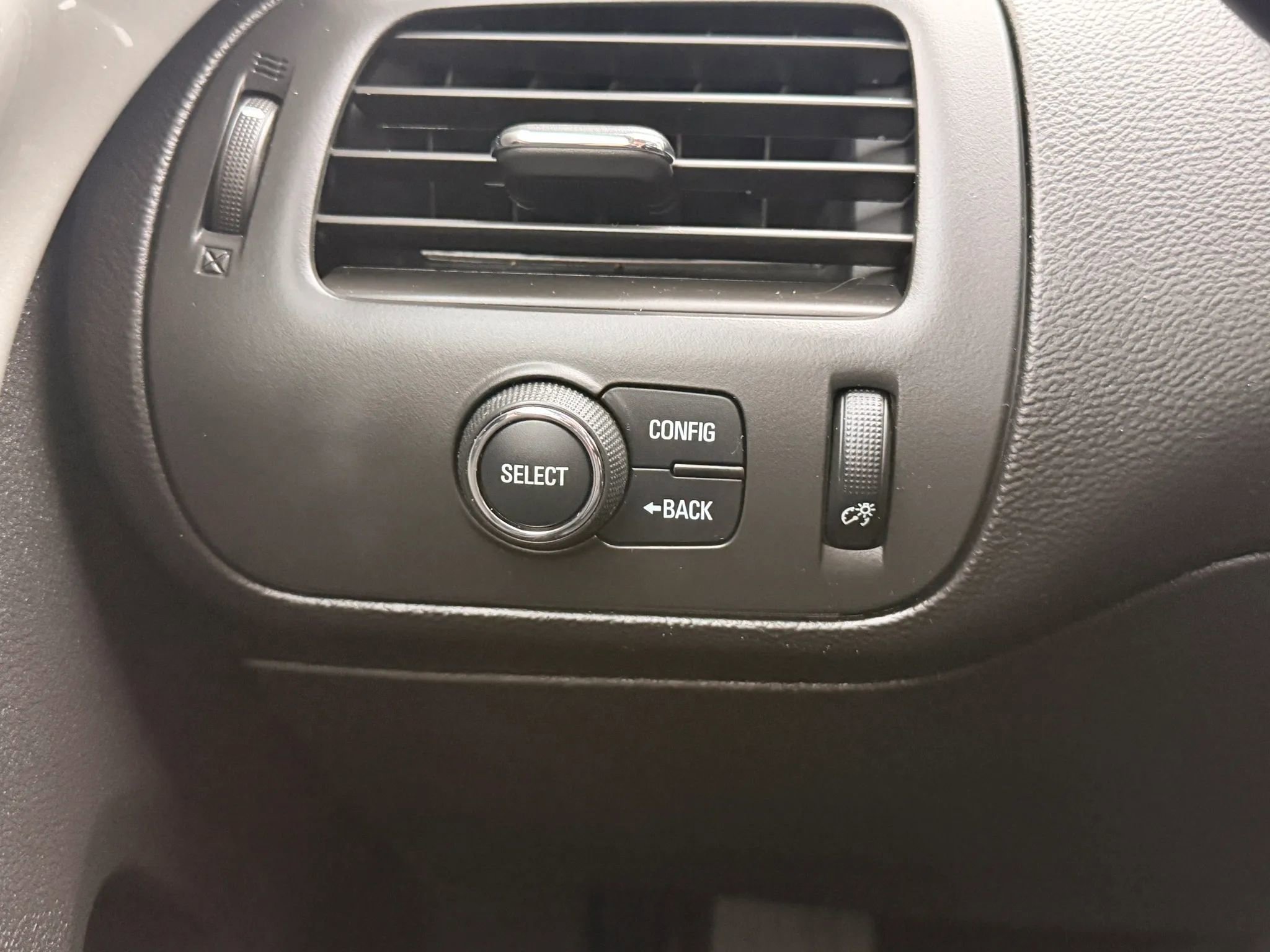 Used 2015 Chevrolet Volt Premium w/ Premium Trim Package FWD image 38