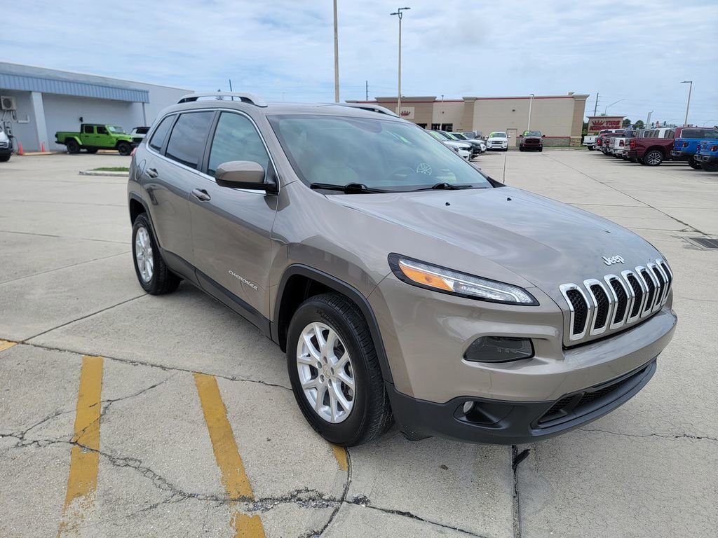 Used 2018 Jeep Cherokee Latitude AWD/4WD image 7