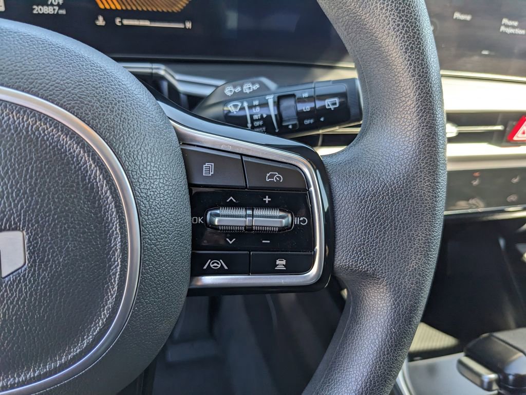 Certified 2025 Kia Sorento LX FWD image 32
