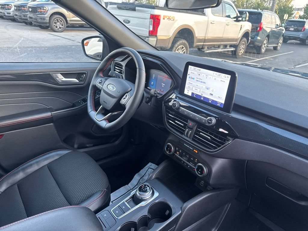 Certified 2025 Ford Escape ST-Line Select AWD/4WD image 34