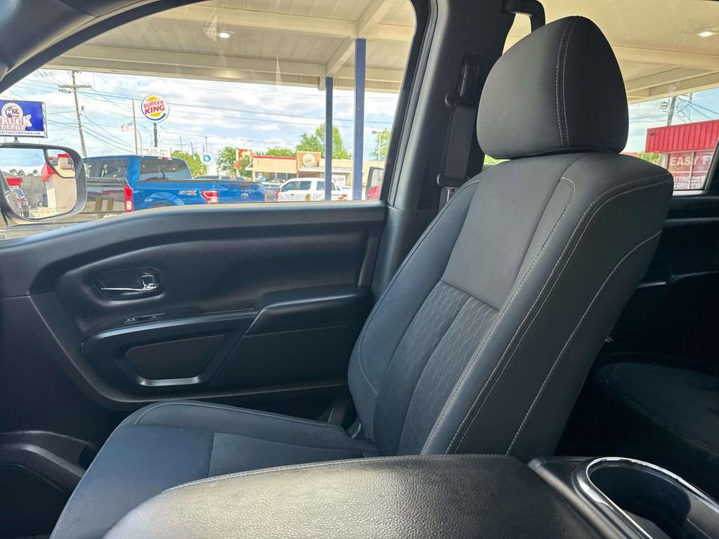 Used 2018 Nissan Titan SV w/ SV Convenience Package image 14