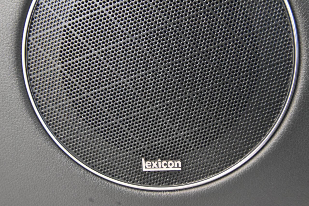 Used 2022 Genesis GV70 2.5T w/ Advanced Package image 32