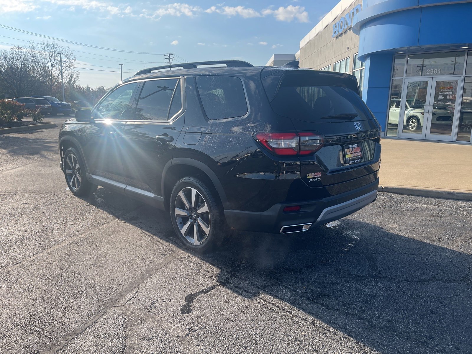 New 2025 Honda Pilot Touring image 8