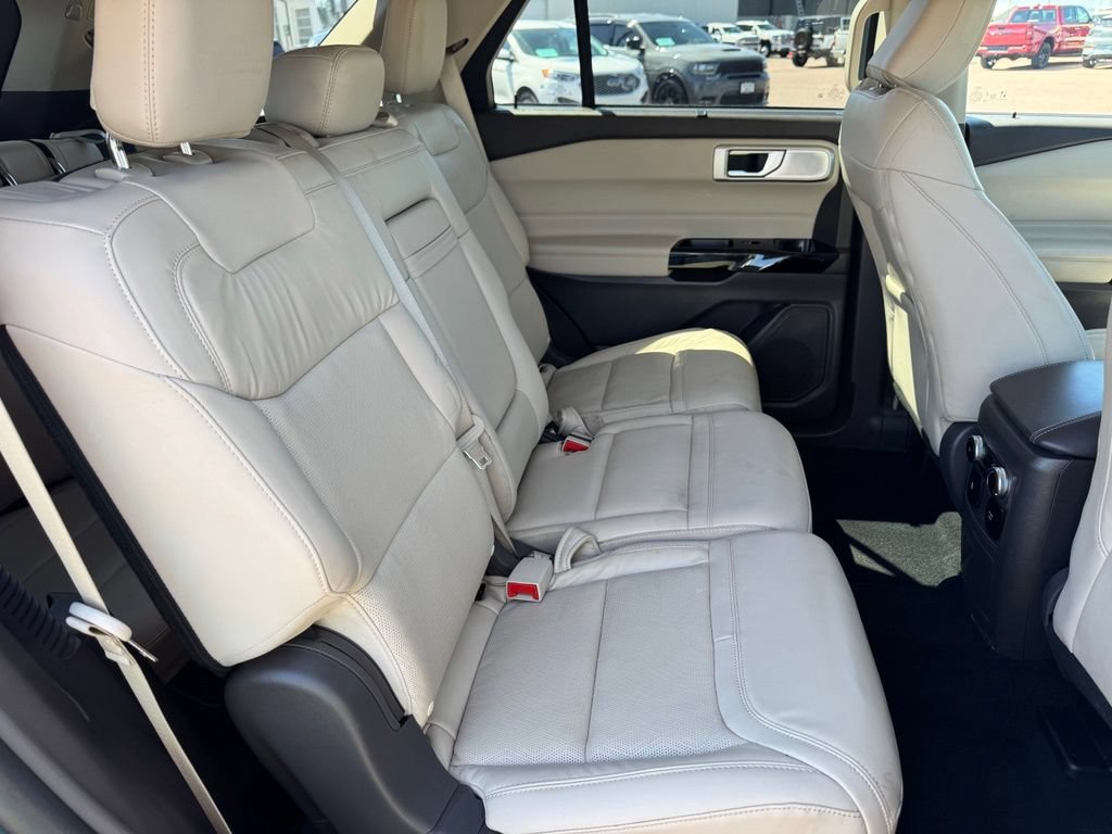 Used 2023 Ford Explorer Platinum w/ Technology Package AWD/4WD image 22