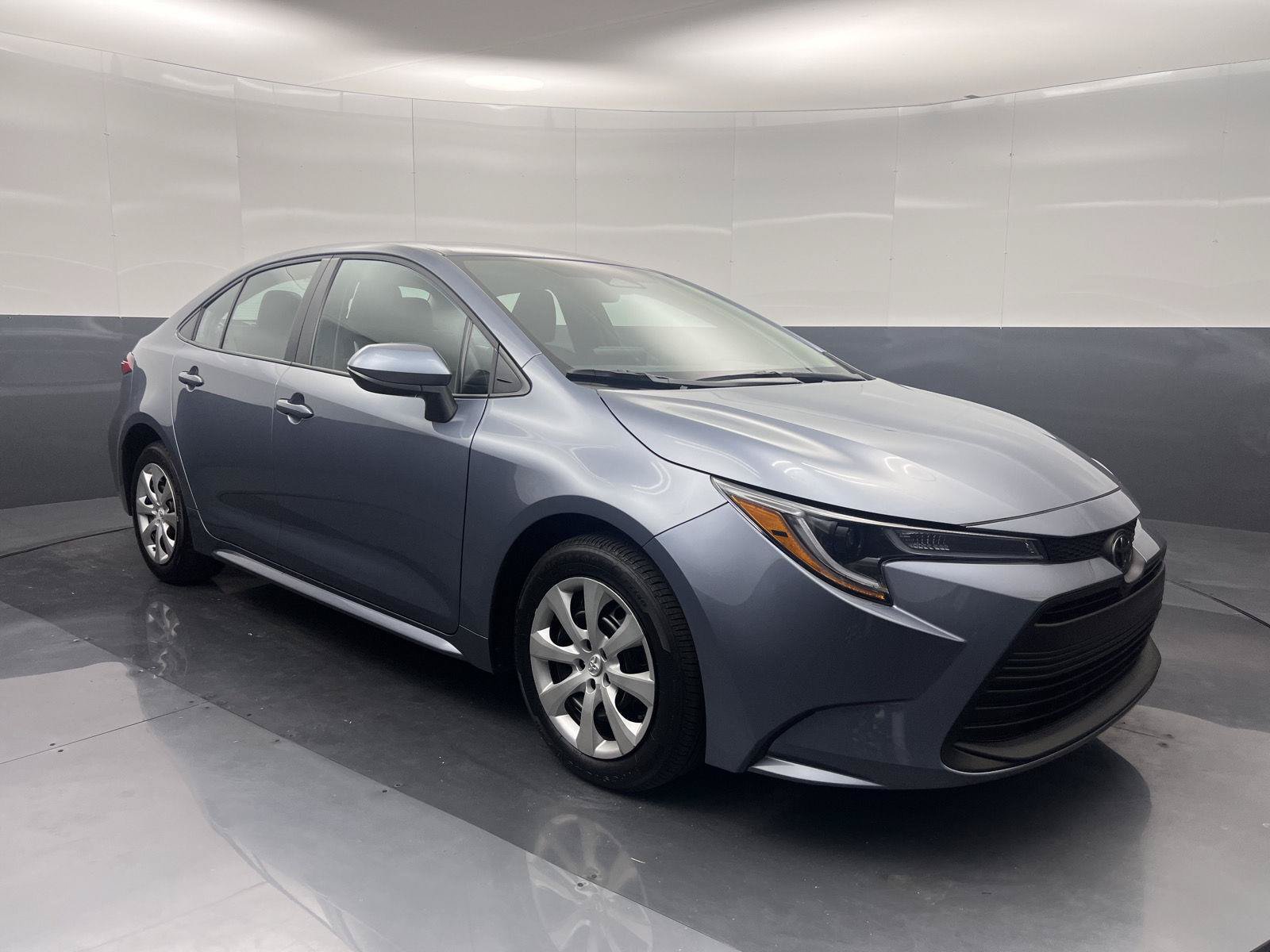 Used 2025 Toyota Corolla LE w/ Convenience Package FWD image 28