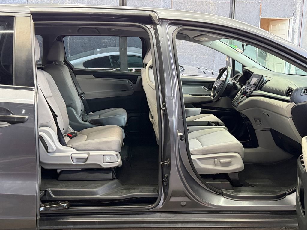 Used 2018 Honda Odyssey LX image 17